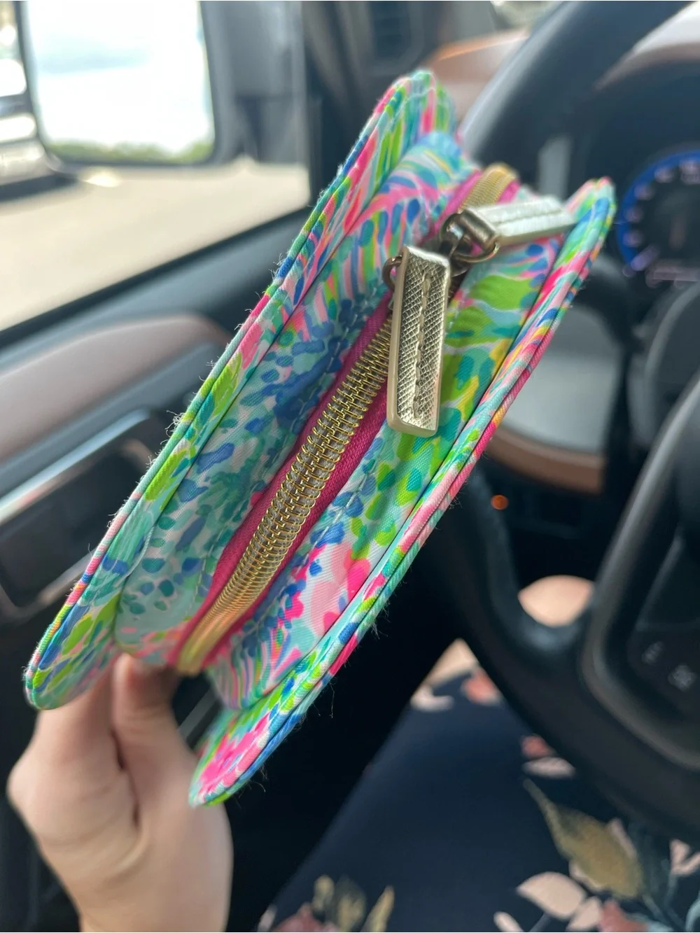 Lilly Pulitzer Sea Shell Cosmetic Case Makeup Travel Organizer Shell Shape